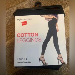 Hanes Cotton Leggings in Black